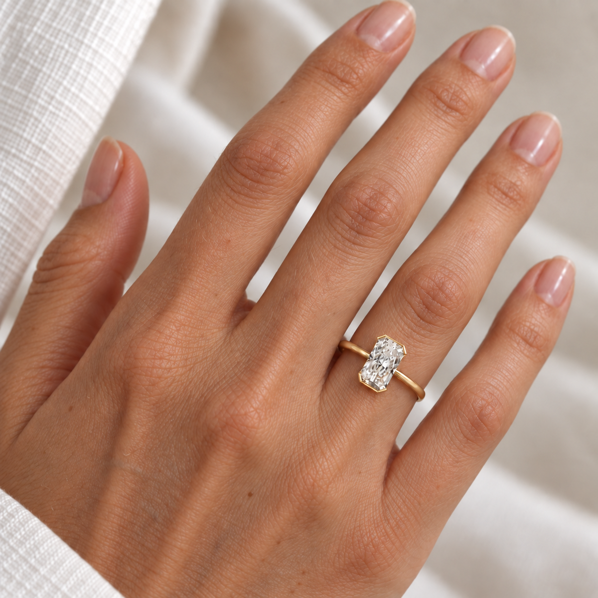 18ct Yellow Gold Radiant-Cut Lab-Grown Diamond Ring – D VVS2 IGI Certified