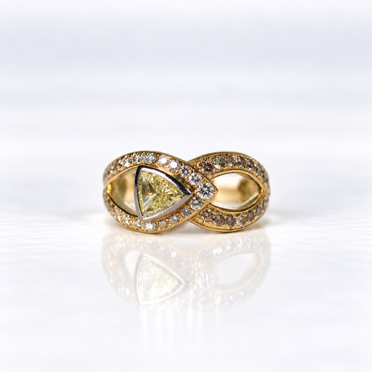 18ct Yellow Gold Trillion-Cut Natural Diamond Swirl Dress Ring