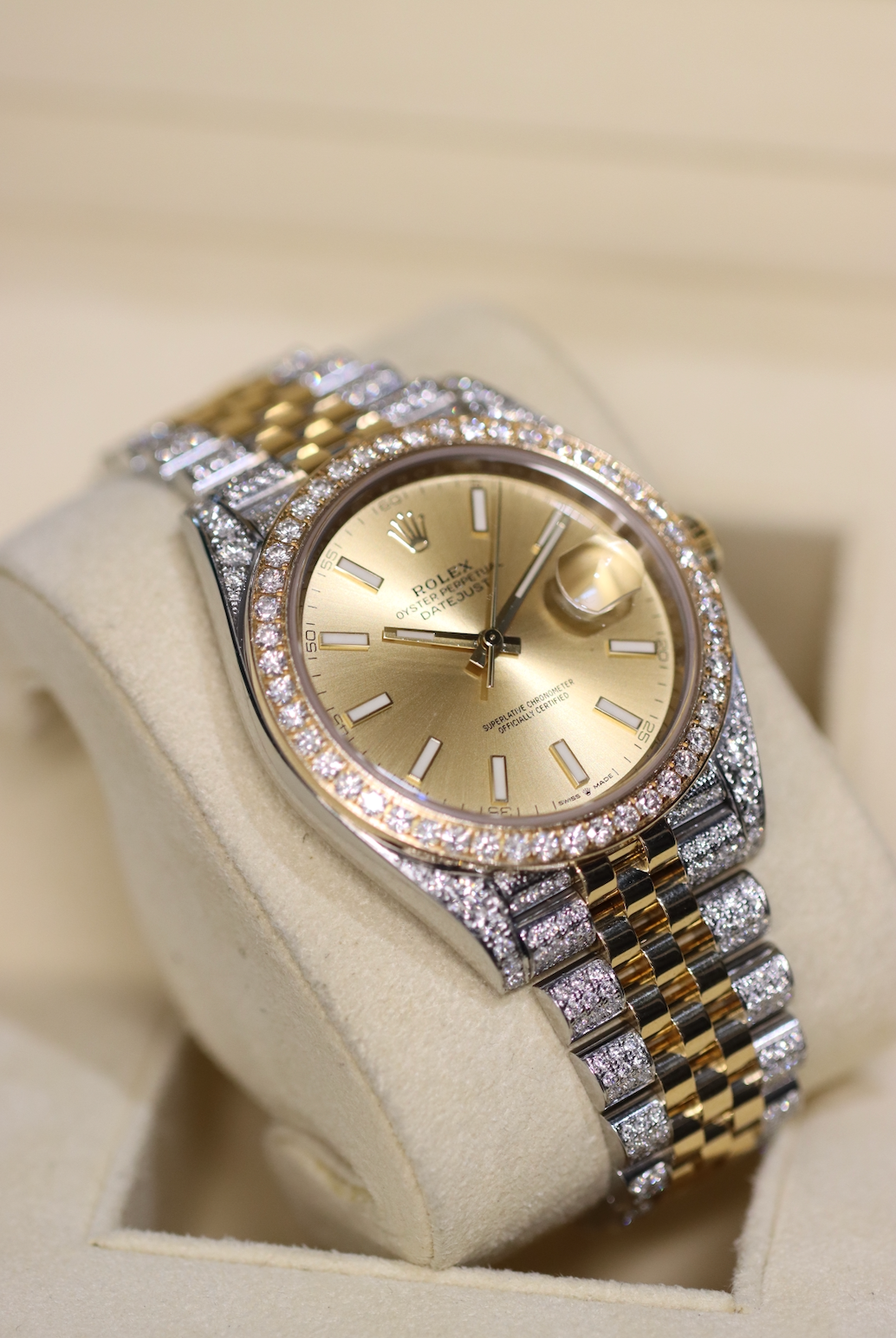 41mm Rolex Datejust 126333 - F VS Diamonds