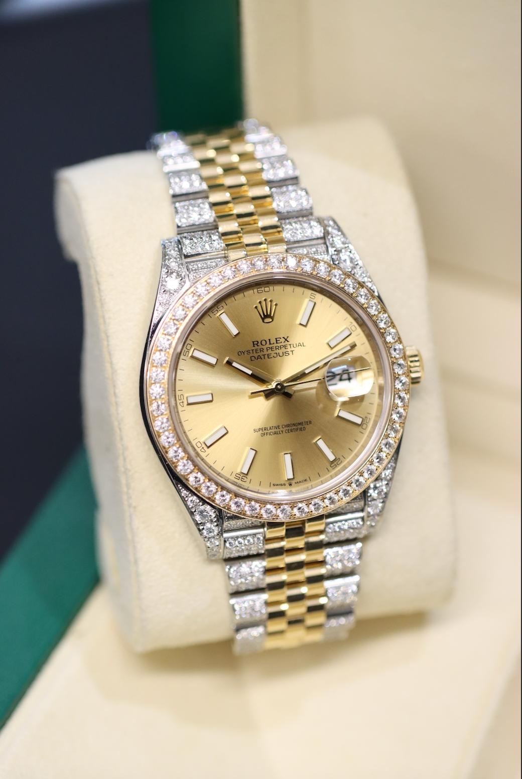 41mm Rolex Datejust 126333 - F VS Diamonds