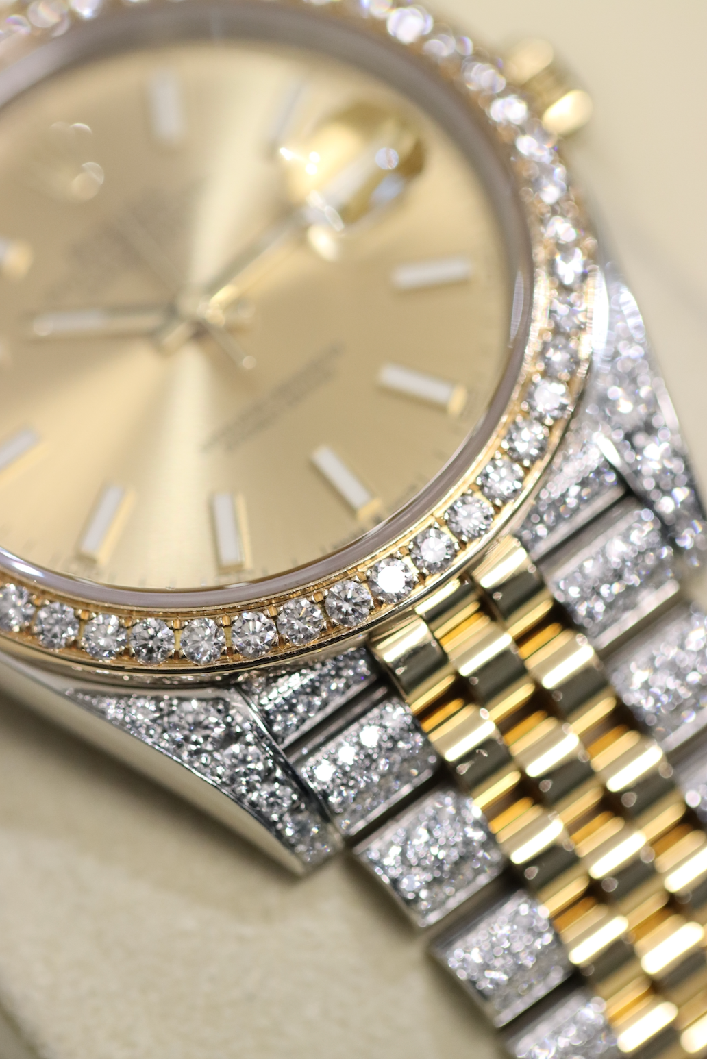 41mm Rolex Datejust 126333 - F VS Diamonds