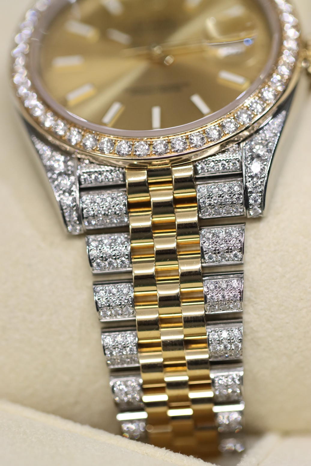 41mm Rolex Datejust 126333 - F VS Diamonds