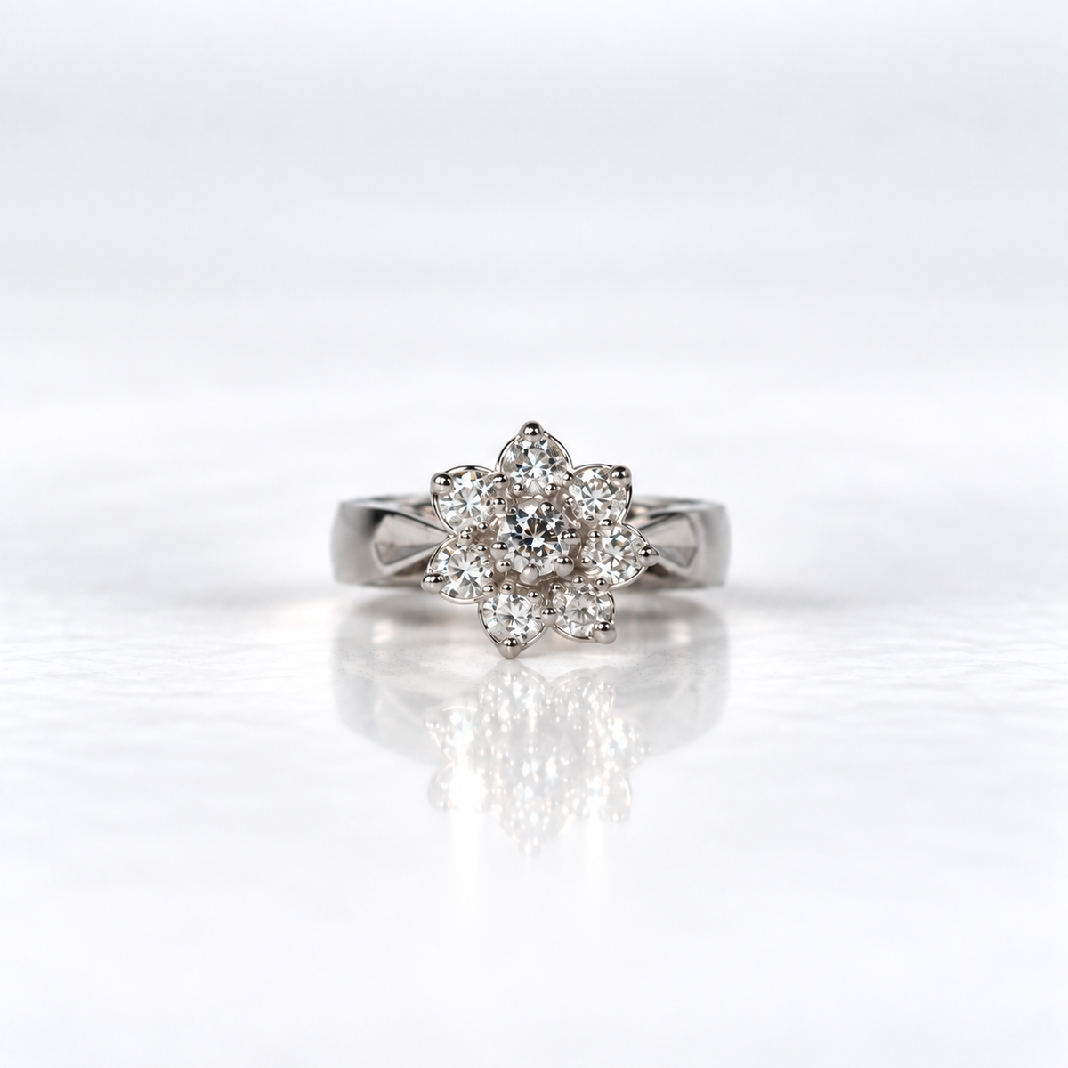 18ct White Gold Diamond-Set Flower Design Dress Ring