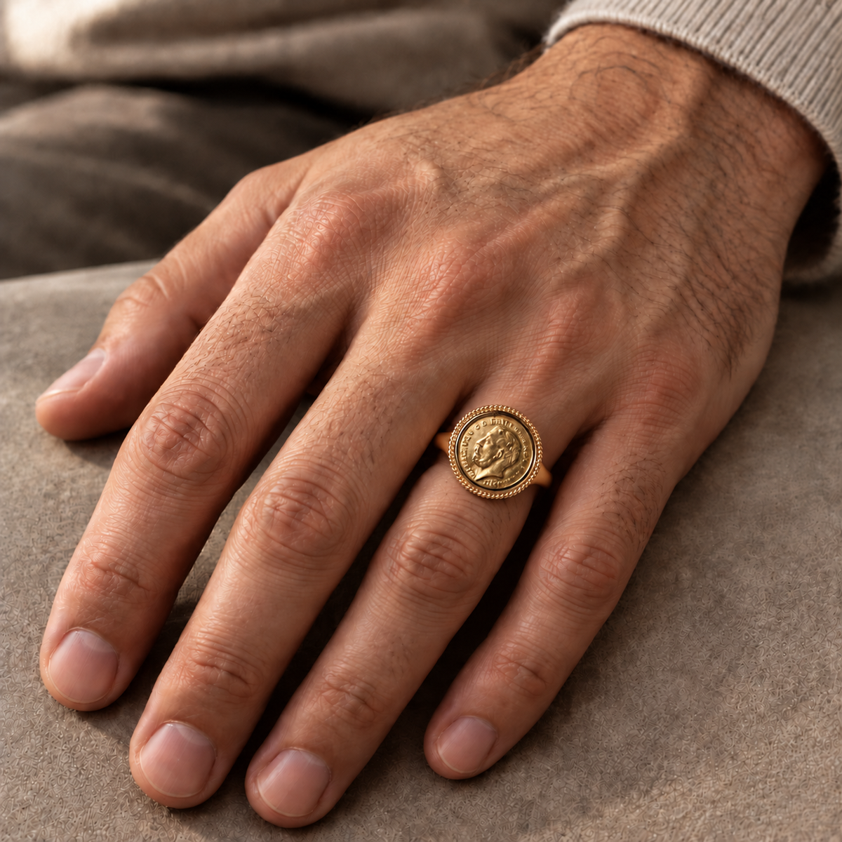 18ct Yellow Gold Half Sovereign Mens Ring with 22ct Gold Coin