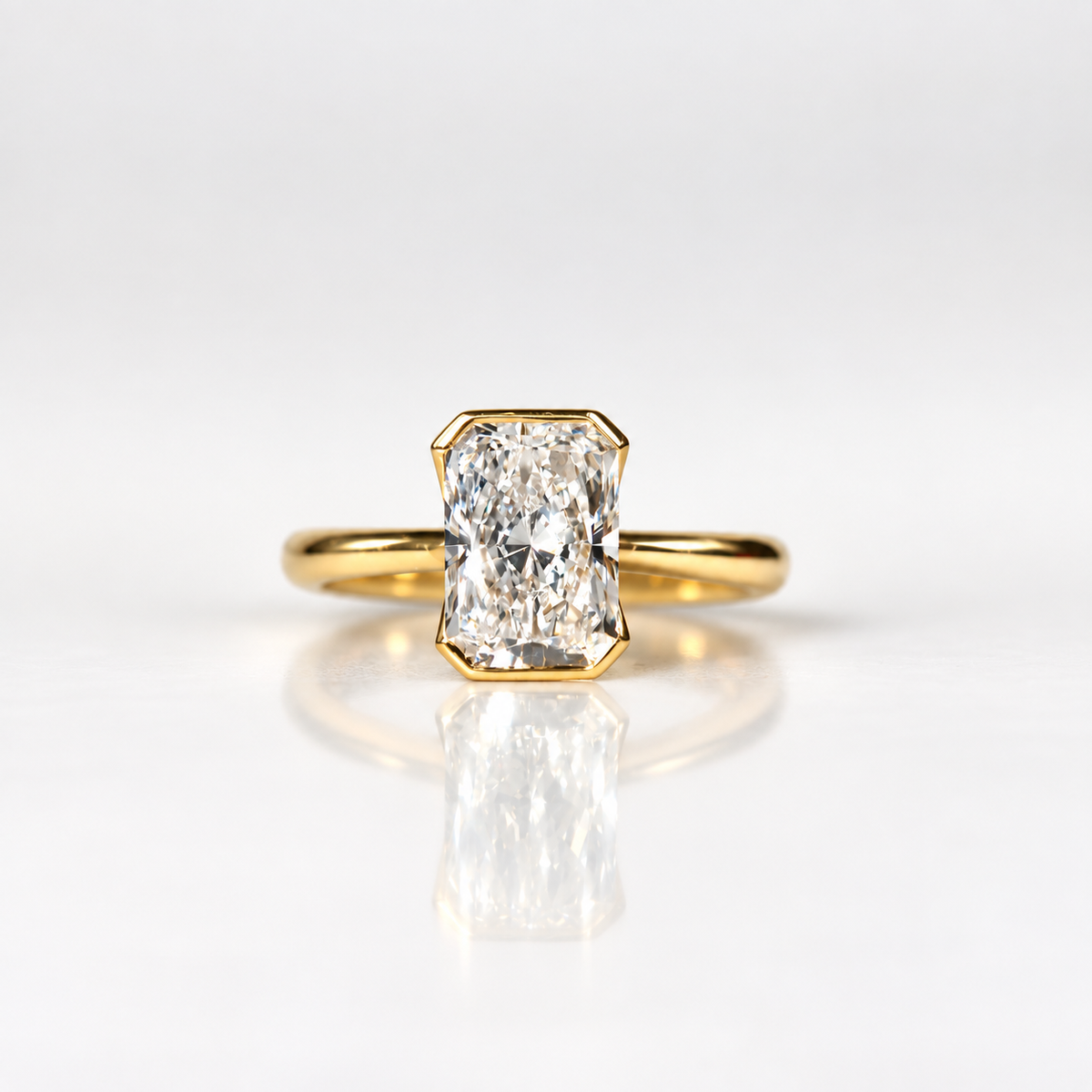 18ct Yellow Gold Radiant-Cut Lab-Grown Diamond Ring – D VVS2 IGI Certified