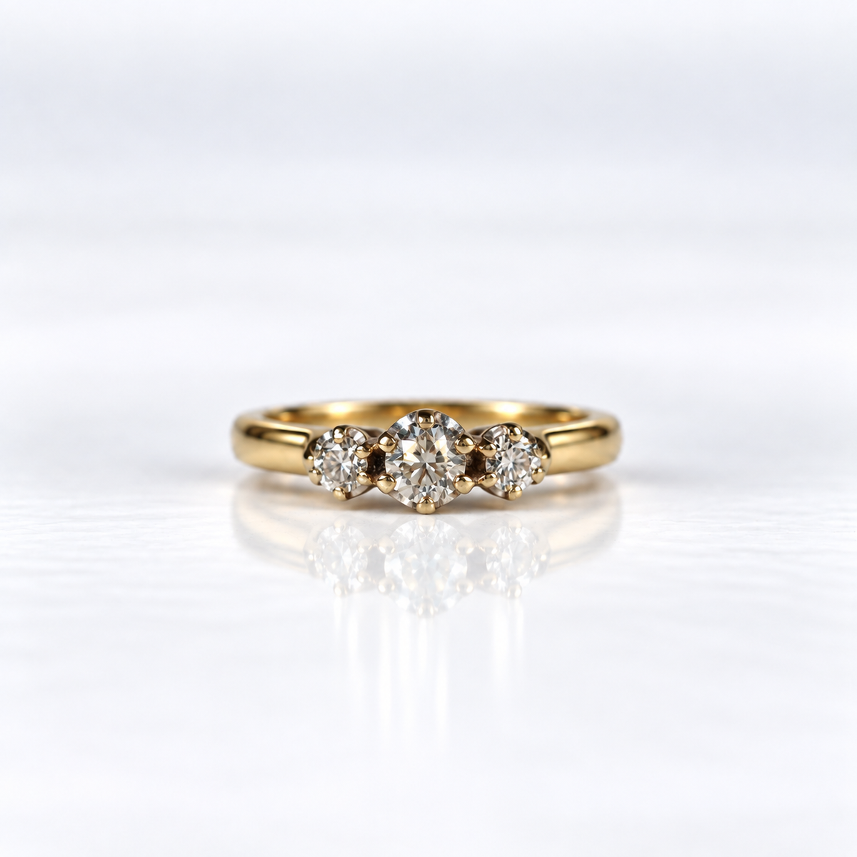 18ct Yellow Gold Round Brilliant-Cut Diamond Trilogy Ring