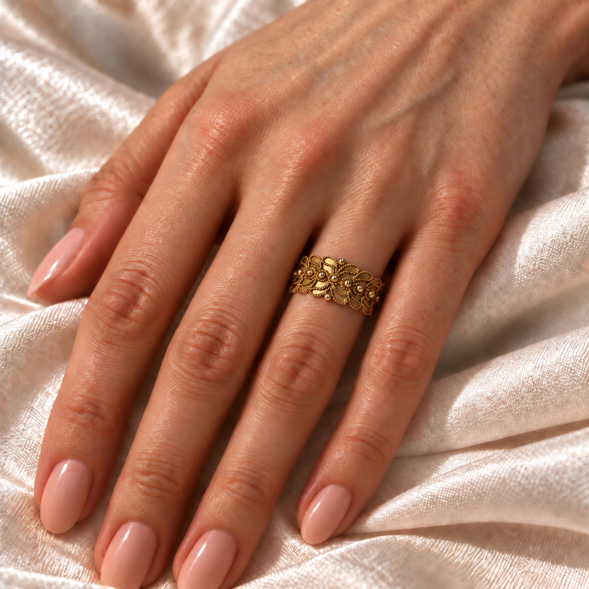 18ct Yellow Gold Marrocu Gioielli Vintage Ribbon & Ball Dress Ring