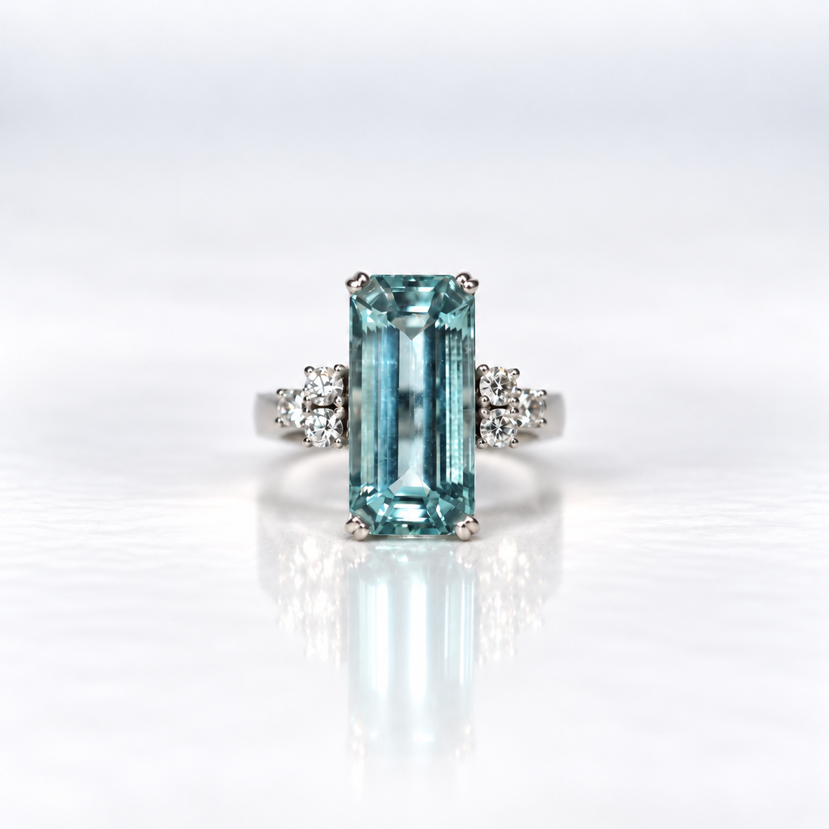 18ct White Gold 8.20ct Aquamarine & Diamond Dress Ring