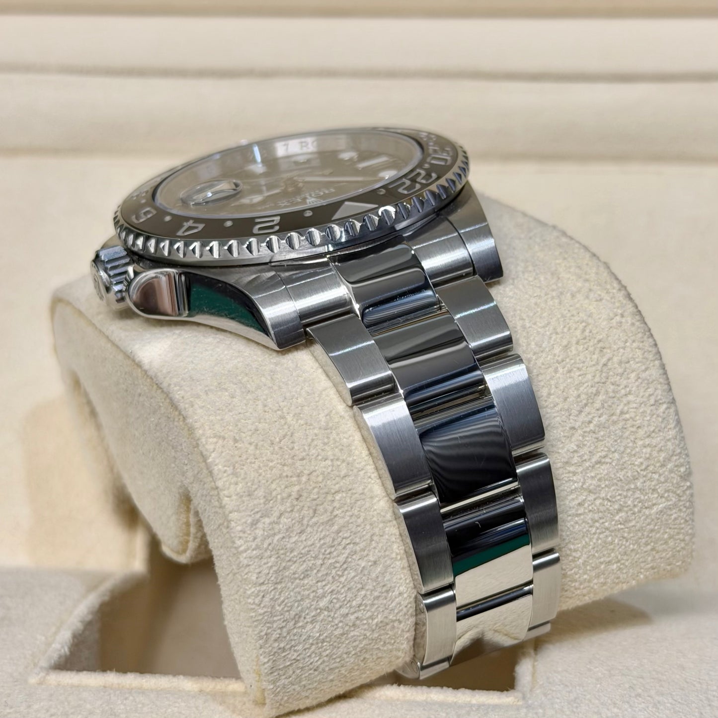 2012 Rolex GMT-MASTER II - 'Green Arrow' - 116710LN - Box & Papers