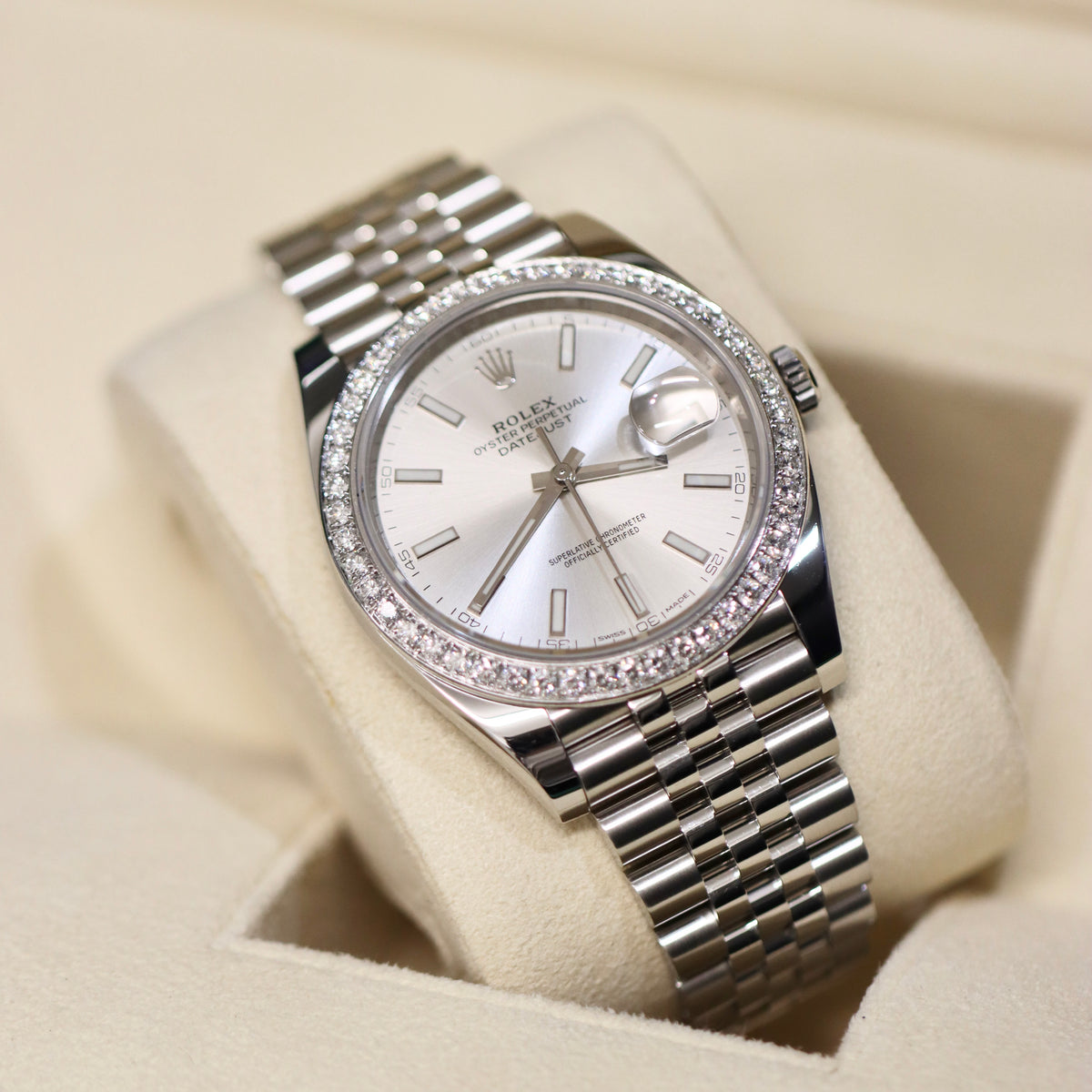 ON hold - Rolex Datejust 41MM - 126300 - F VS Natural Diamonds - Box & Papers