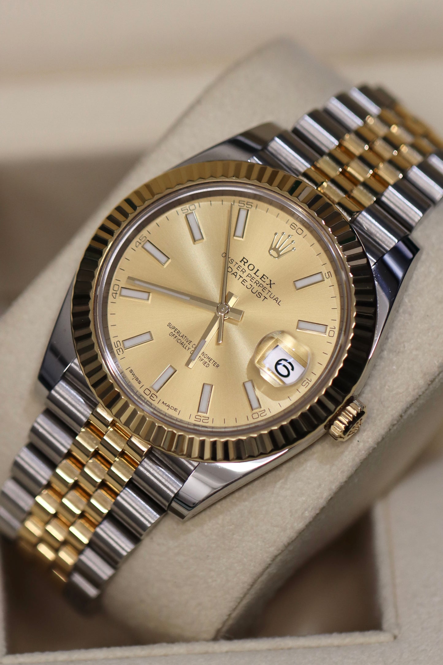 Rolex Datejust 41mm 126333 - Champagne Index