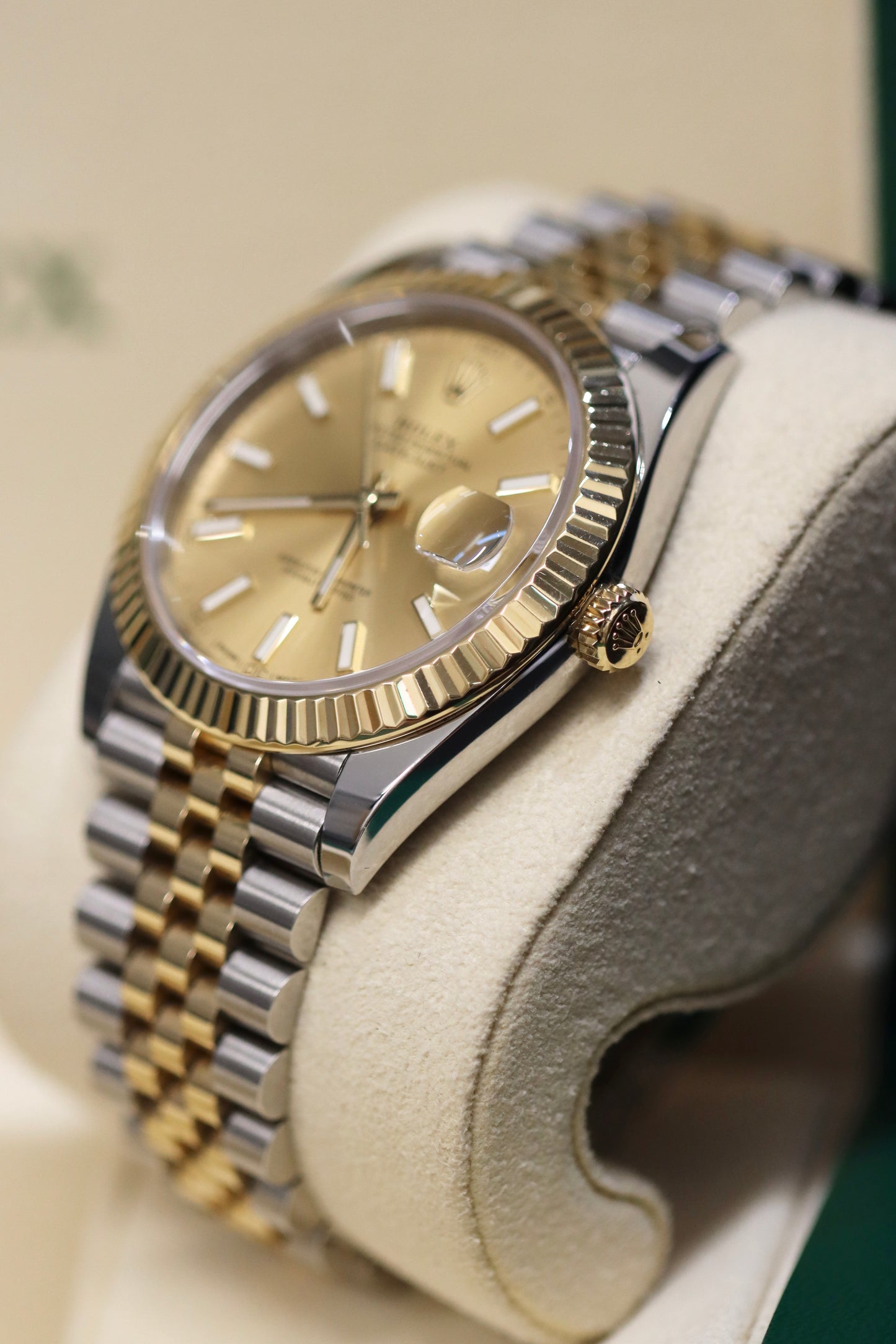 Rolex Datejust 41mm 126333 - Champagne Index