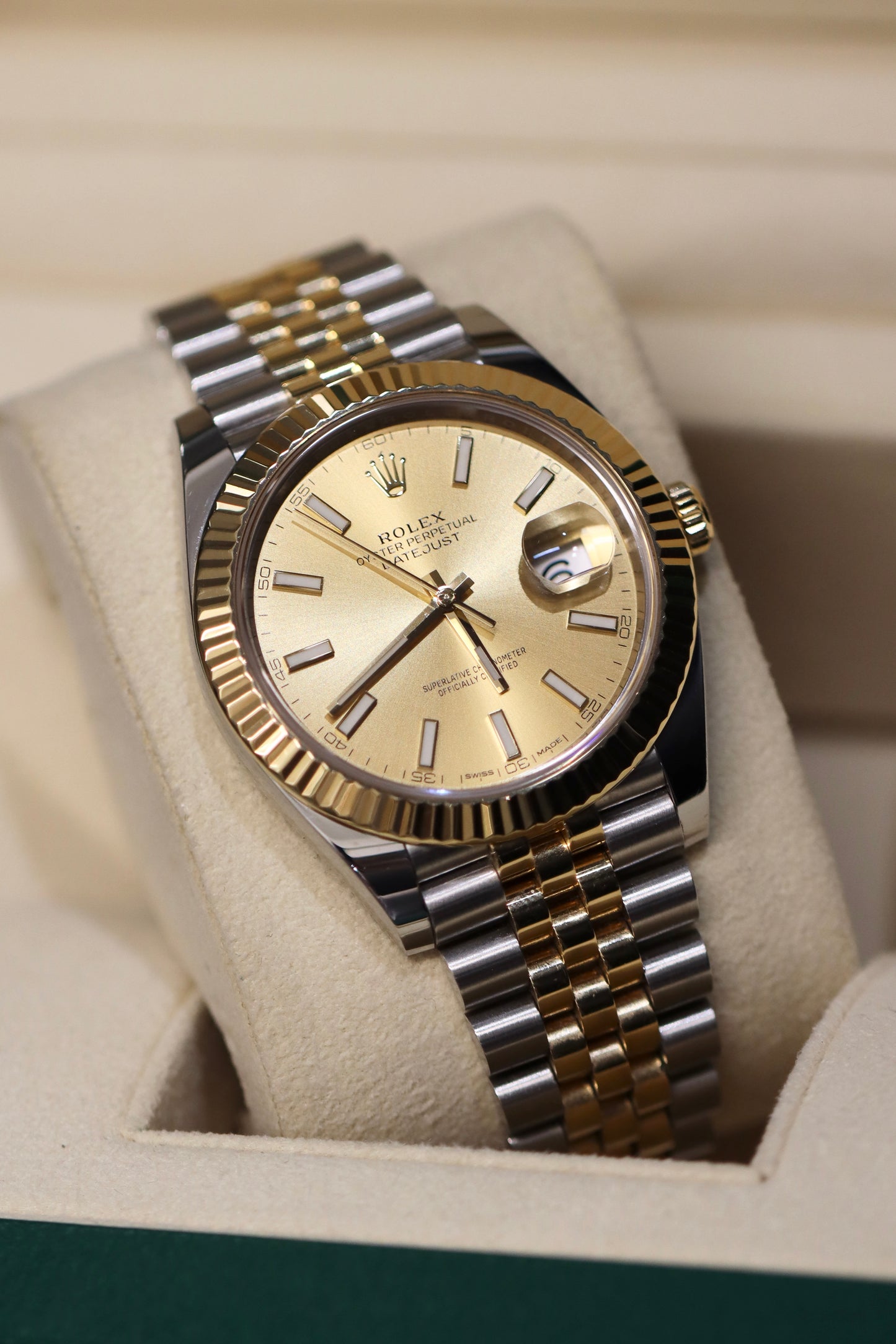 Rolex Datejust 41mm 126333 - Champagne Index