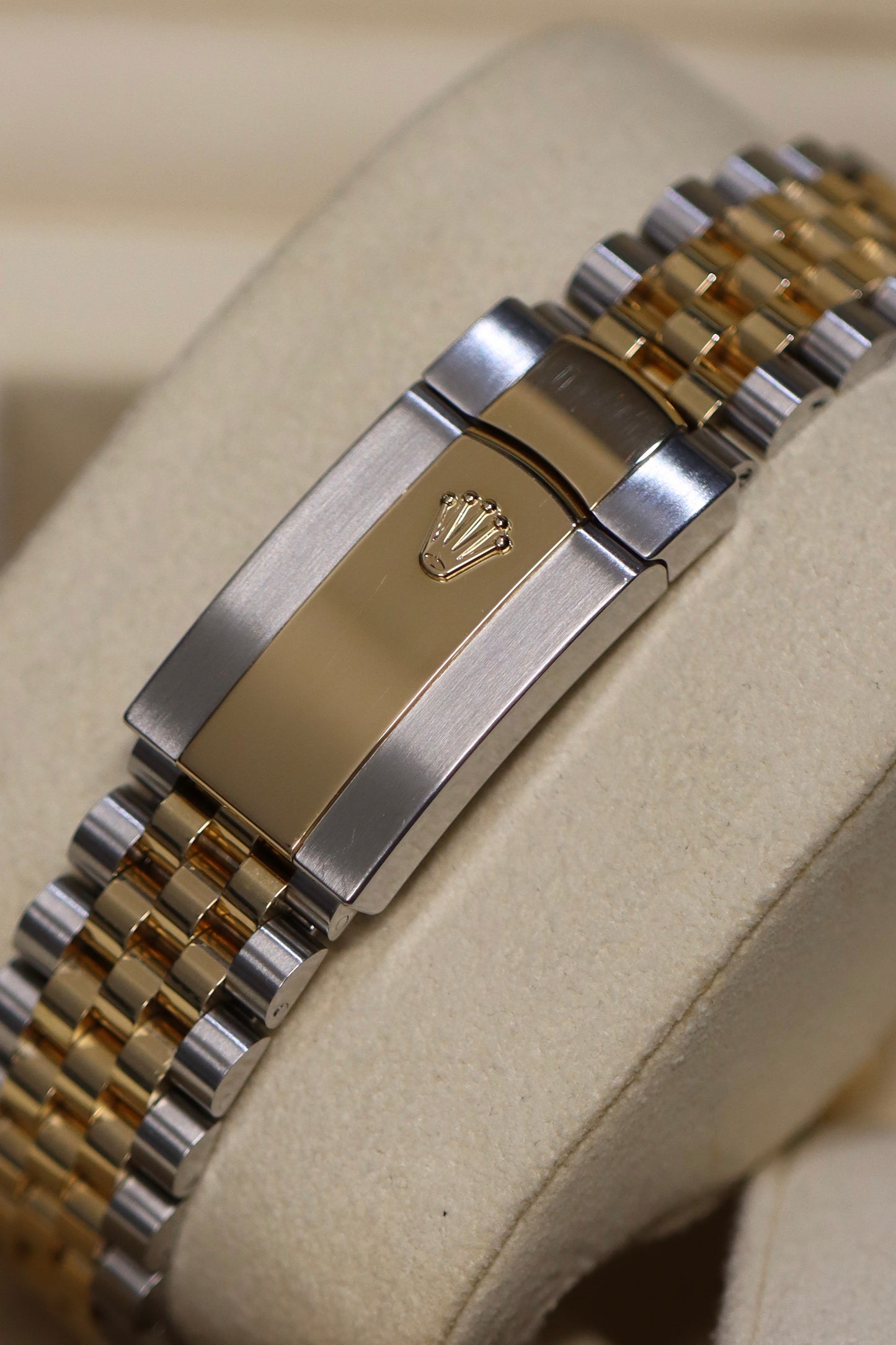 Rolex Datejust 41mm 126333 - Champagne Index