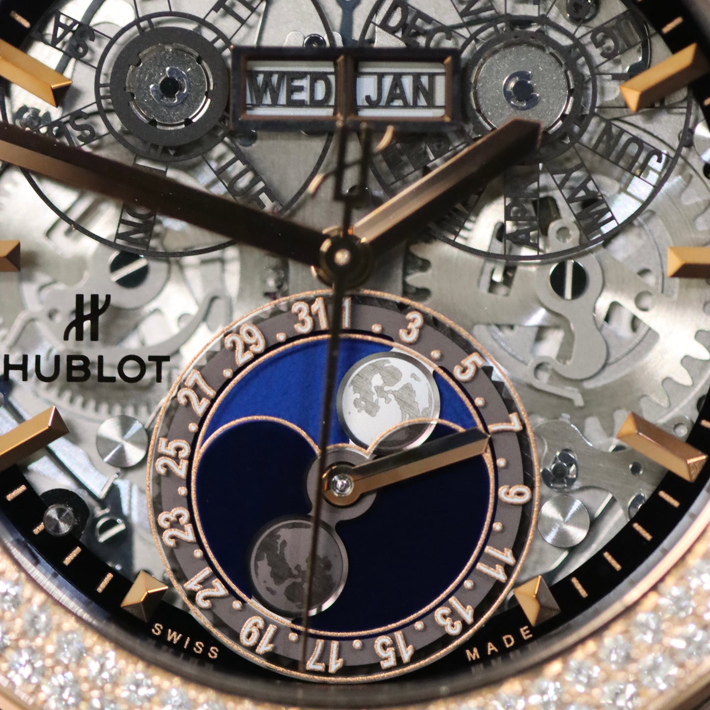 Hublot Aerofusion Moonphase 18K King Gold - VS Diamonds - 517.OX.0180.LR