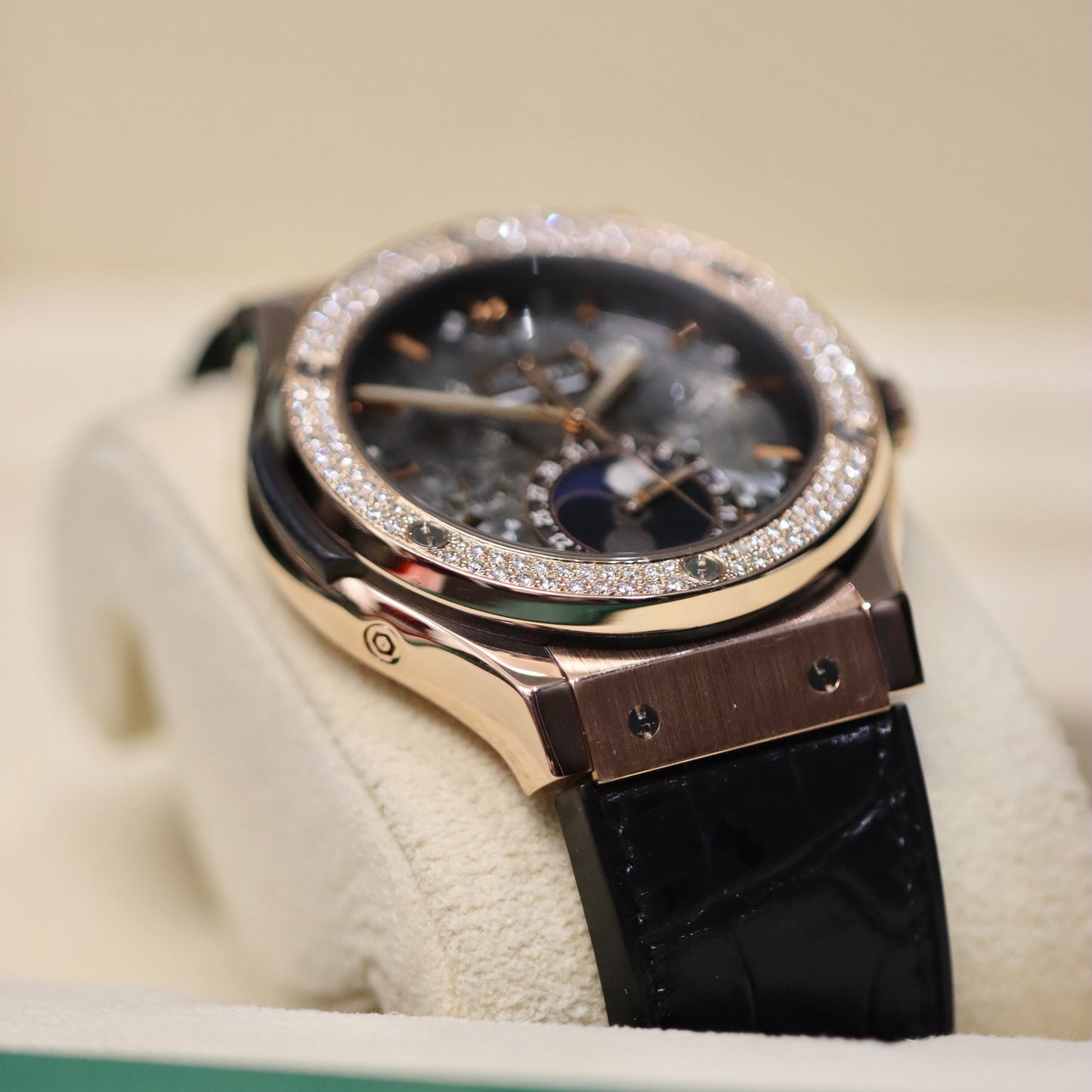 Hublot Aerofusion Moonphase 18K King Gold - VS Diamonds - 517.OX.0180.LR