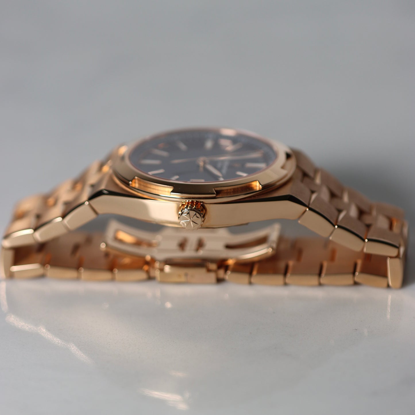 Unworn Vacheron Constantin Overseas - 4500V/110R - Box & Papers