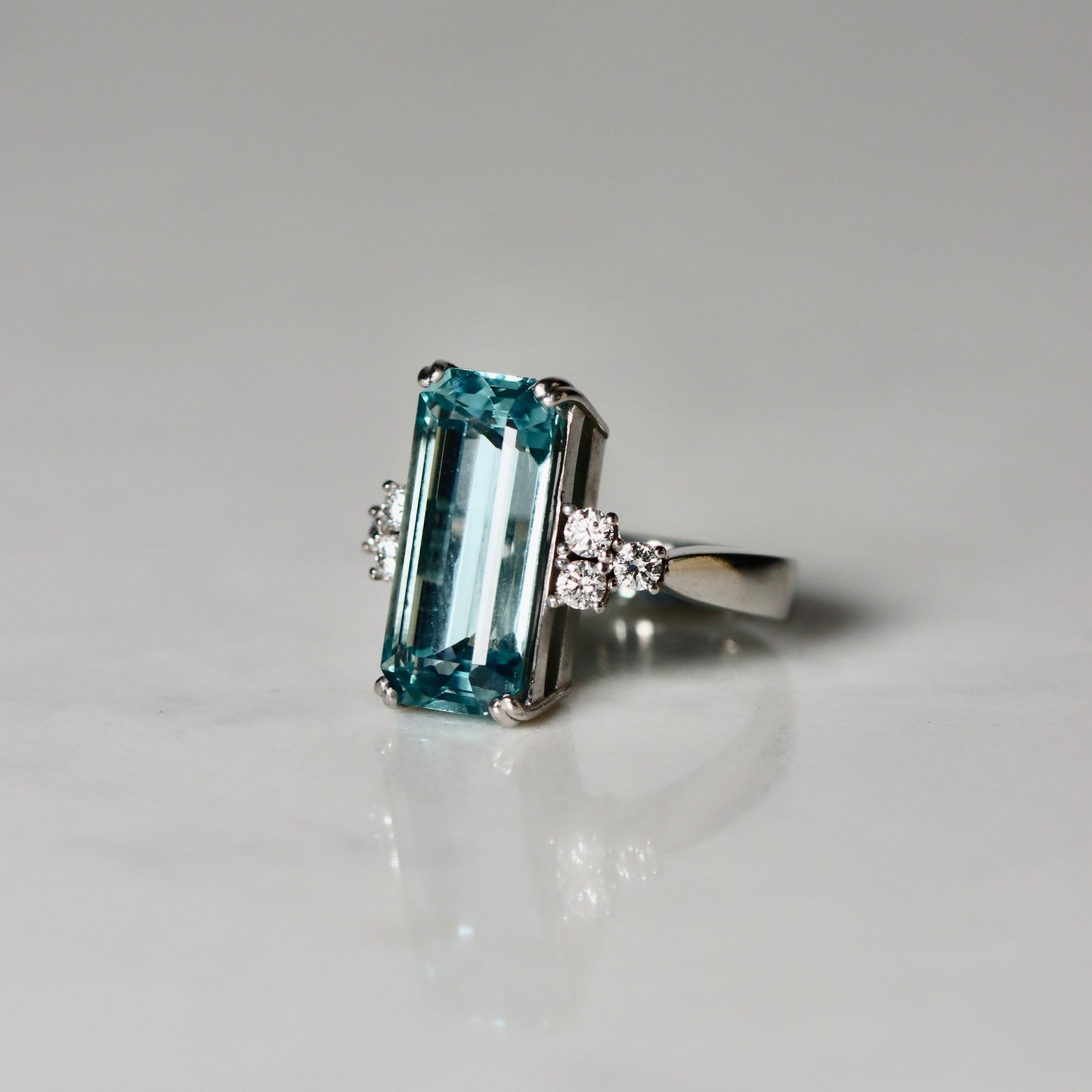 18ct White Gold Aquamarine & Diamond Ring