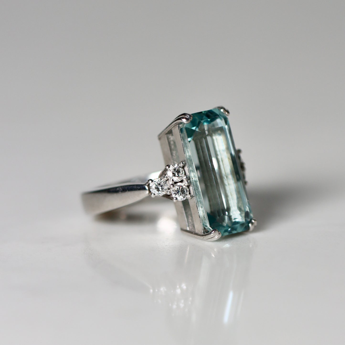 18ct White Gold Aquamarine & Diamond Ring
